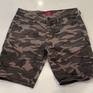 GUESS Men's Brown Camouflage Cargo Shorts